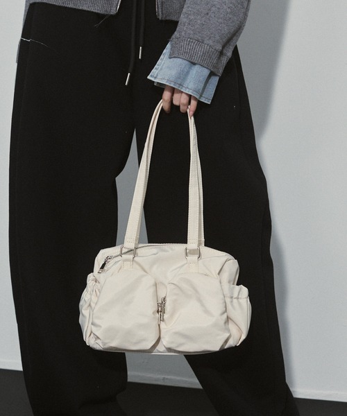 ENVYM（アンビー）の「アウトポケット ギャザー ナイロンバッグ（ハンドバッグ・レディース・ブラウン/ブラック/ホワイト・FREE）」の15枚目の写真