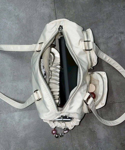 ENVYM（アンビー）の「アウトポケット ギャザー ナイロンバッグ（ハンドバッグ・レディース・ブラウン/ブラック/ホワイト・FREE）」の20枚目の写真