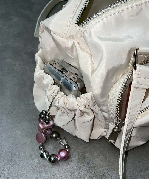 ENVYM（アンビー）の「アウトポケット ギャザー ナイロンバッグ（ハンドバッグ・レディース・ブラウン/ブラック/ホワイト・FREE）」の21枚目の写真