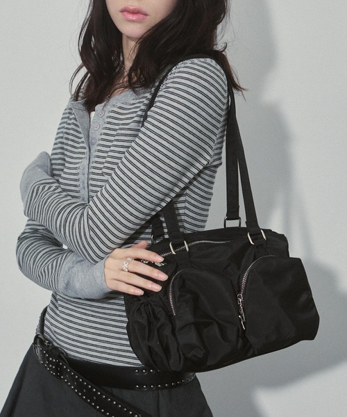 ENVYM（アンビー）の「アウトポケット ギャザー ナイロンバッグ（ハンドバッグ・レディース・ブラウン/ブラック/ホワイト・FREE）」の10枚目の写真