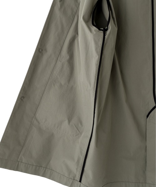 MHL.(エムエイチエル)の「PROOFED COTTON POPLIN(ステンカラーコート・メンズ・ベージュ/セージグリーン・LARGE/MEDIUM/SMALL)」の11枚目の写真