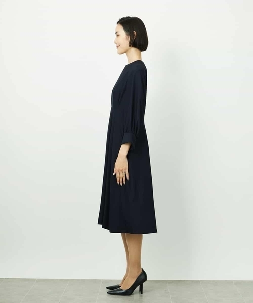 MICHEL KLEIN（ミッシェル・クラン）の「[オケージョン/セレモニー]ドレープワンピース（ワンピース・レディース・ブラック/ネイビー・38）」の19枚目の写真