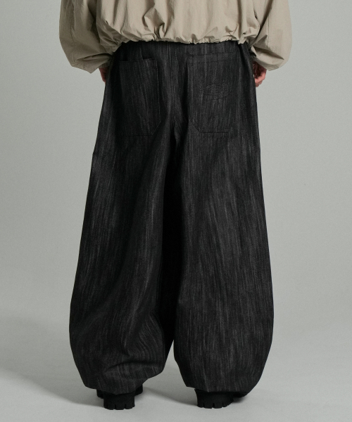 IDWS(アイドンワナセル)の「Aurora Denim Balloon Pants Black(デニムパンツ・レディース・その他・0/1/2)」の11枚目の写真