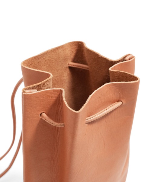 STANDARD SUPPLY(スタンダードサプライ)の「アーツアンドクラフツ / HORSE LEATHER ホースレザー / DROP SHAPE POUCH S ドロップシェイプポーチS(ショルダーバッグ・レディース・チョコ/ブラック/タン・FREE)」の7枚目の写真
