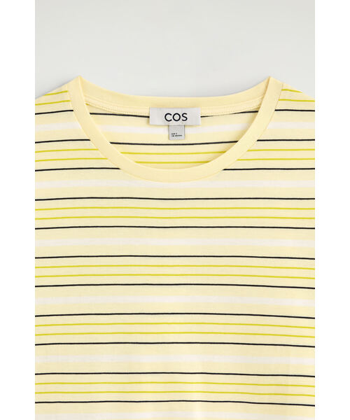 COS(コス)の「コットン クルーネックTシャツ(Tシャツ/カットソー・レディース・ホワイト系/ブラック/ネイビー/イエロー/ブラウン/ベージュ/ライトピンク/イエロー系その他/グレー系その他・XS/S/M/L/XL)」の19枚目の写真