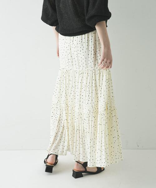URBAN RESEARCH（アーバンリサーチ）の「ギャザーティアードドットスカート（スカート・レディース・オフホワイト/ブラック・FREE）」の3枚目の写真