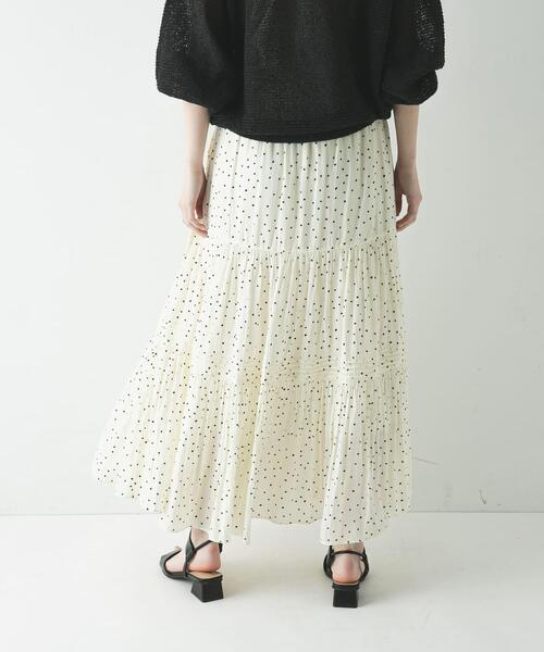 URBAN RESEARCH（アーバンリサーチ）の「ギャザーティアードドットスカート（スカート・レディース・オフホワイト/ブラック・FREE）」の4枚目の写真