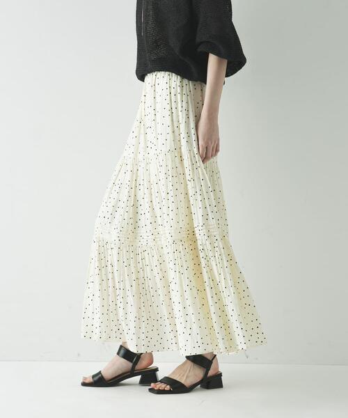 URBAN RESEARCH（アーバンリサーチ）の「ギャザーティアードドットスカート（スカート・レディース・オフホワイト/ブラック・FREE）」の6枚目の写真