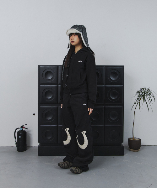 TANSANMAGNESIUM(タンサン マグネシウム)の「ビッグボタンポニーホットフィックスフードジップアップ(ブラック)(パーカー・レディース・その他・1/2/3)」の3枚目の写真