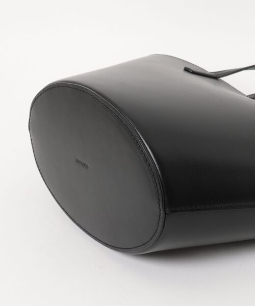 AMOMENTO(アモーメント)の「AMOMENTO LEATHER BUCKET BAG(ハンドバッグ・レディース・ブラック・FREE)」の4枚目の写真