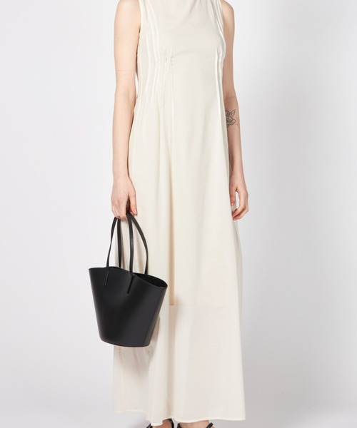 AMOMENTO(アモーメント)の「AMOMENTO LEATHER BUCKET BAG(ハンドバッグ・レディース・ブラック・FREE)」の2枚目の写真