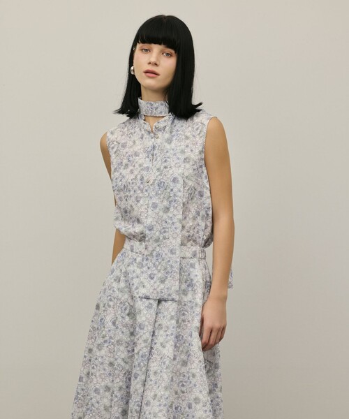 GRACE CONTINENTAL（グレースコンチネンタル）の「シアーフラワープリントジャガードブラウス（シャツ/ブラウス・レディース・イエロー/グレー・38/36）」の2枚目の写真