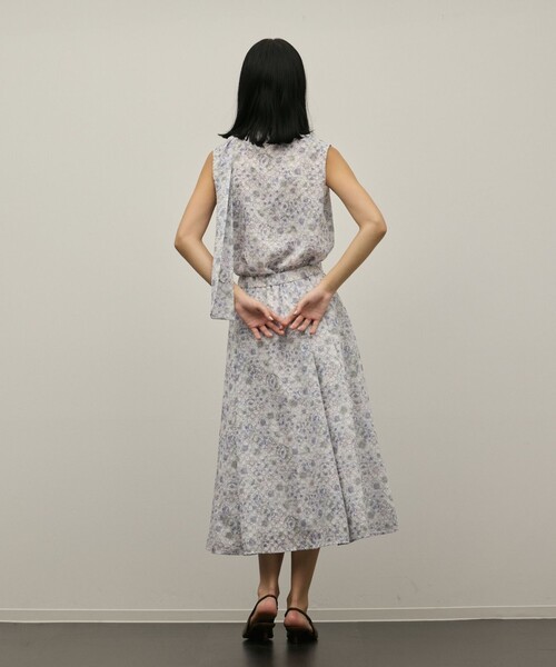 GRACE CONTINENTAL（グレースコンチネンタル）の「シアーフラワープリントジャガードブラウス（シャツ/ブラウス・レディース・イエロー/グレー・38/36）」の8枚目の写真