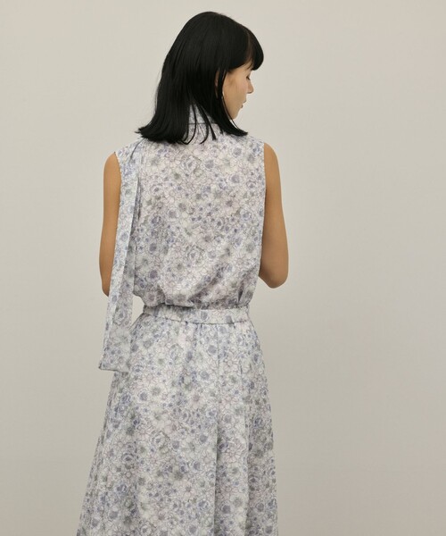 GRACE CONTINENTAL（グレースコンチネンタル）の「シアーフラワープリントジャガードブラウス（シャツ/ブラウス・レディース・イエロー/グレー・38/36）」の6枚目の写真