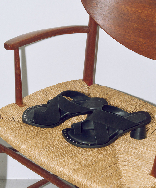 GRISE(グリーズ)の「GRISE5cmレザーEDGEトングサンダル(サンダル・レディース・キャメル/ブラック・X-LARGE/LARGE/MEDIUM/SMALL)」の22枚目の写真