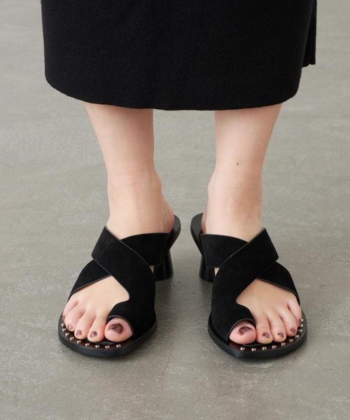 GRISE(グリーズ)の「GRISE5cmレザーEDGEトングサンダル(サンダル・レディース・キャメル/ブラック・X-LARGE/LARGE/MEDIUM/SMALL)」の7枚目の写真