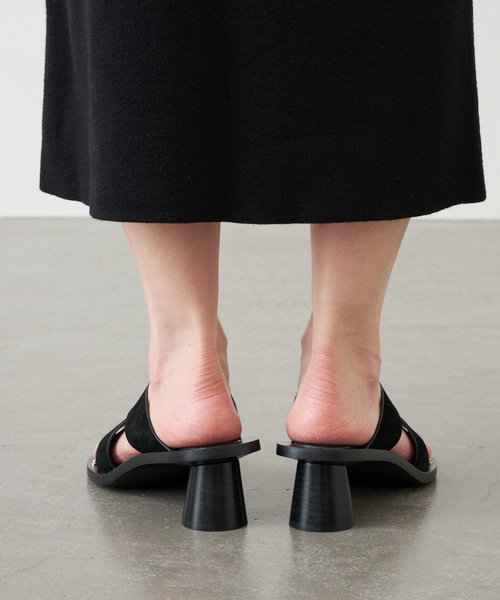 GRISE(グリーズ)の「GRISE5cmレザーEDGEトングサンダル(サンダル・レディース・キャメル/ブラック・X-LARGE/LARGE/MEDIUM/SMALL)」の9枚目の写真