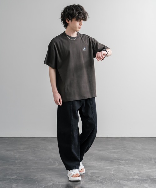 CONVERSE(コンバース)の「CONVERSE コンバース オーバーサイズフライスシューズエンブレム刺繍半袖ロゴTシャツ(Tシャツ/カットソー・メンズ・ブラック/ダークブルー/ブラック系/ホワイト/グリーン/オートミール・L/M/XL)」の11枚目の写真