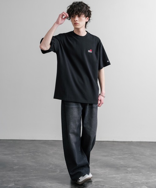 CONVERSE(コンバース)の「CONVERSE コンバース オーバーサイズフライスシューズエンブレム刺繍半袖ロゴTシャツ(Tシャツ/カットソー・メンズ・ブラック/ダークブルー/ブラック系/ホワイト/グリーン/オートミール・L/M/XL)」の8枚目の写真
