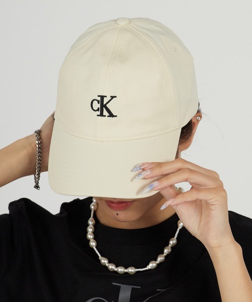 Calvin Klein（カルバン・クライン）の「Calvin Klein/カルバンクライン キャップ - 6パネルスモールモノグラムベースボールキャップ アウトドア レジャー 2026年春夏（キャップ・メンズ・ブラック/クリーム・FREE）」の15枚目の写真