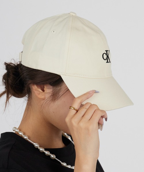 Calvin Klein（カルバン・クライン）の「Calvin Klein/カルバンクライン キャップ - 6パネルスモールモノグラムベースボールキャップ アウトドア レジャー 2026年春夏（キャップ・メンズ・ブラック/クリーム・FREE）」の13枚目の写真