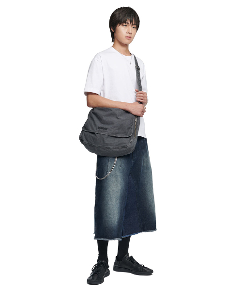 NOMANUAL(NOMANUAL)の「WASHED CANVAS CROSS BAG - WASHED CHARCOAL(メッセンジャーバッグ・レディース・その他・FREE)」の3枚目の写真