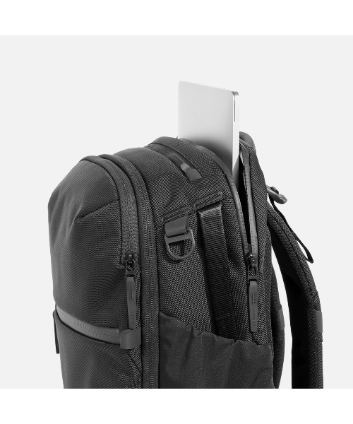 Aer（エアー）の「AER　Travel Pack 4 28L　/　AER-21070（バックパック/リュック・メンズ・ブラック・FREE）」の4枚目の写真
