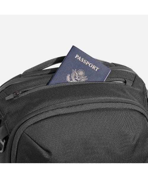 Aer（エアー）の「AER　Travel Pack 4 28L　/　AER-21070（バックパック/リュック・メンズ・ブラック・FREE）」の5枚目の写真