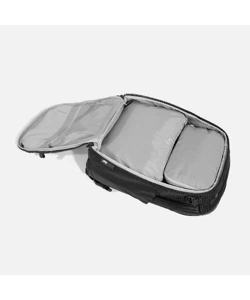 Aer（エアー）の「AER　Travel Pack 4 28L　/　AER-21070（バックパック/リュック・メンズ・ブラック・FREE）」の2枚目の写真