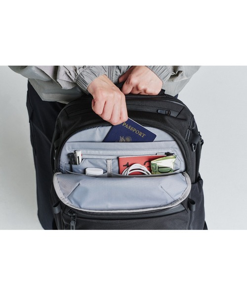 Aer（エアー）の「AER　Travel Pack 4 28L　/　AER-21070（バックパック/リュック・メンズ・ブラック・FREE）」の12枚目の写真