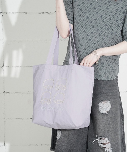sanrio(サンリオ)の「"09"≪sanrio≫1ポケット ナイロン フェイス 刺繍 トートバッグ(トートバッグ・レディース・ベビーピンク/ライトイエロー/ライトグレー/ラベンダー/ライトピンク/ライトブルー・ONE SIZE)」の3枚目の写真