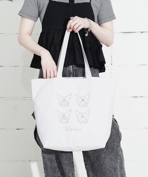sanrio(サンリオ)の「"09"≪sanrio≫1ポケット ナイロン フェイス 刺繍 トートバッグ(トートバッグ・レディース・ベビーピンク/ライトイエロー/ライトグレー/ラベンダー/ライトピンク/ライトブルー・ONE SIZE)」の2枚目の写真