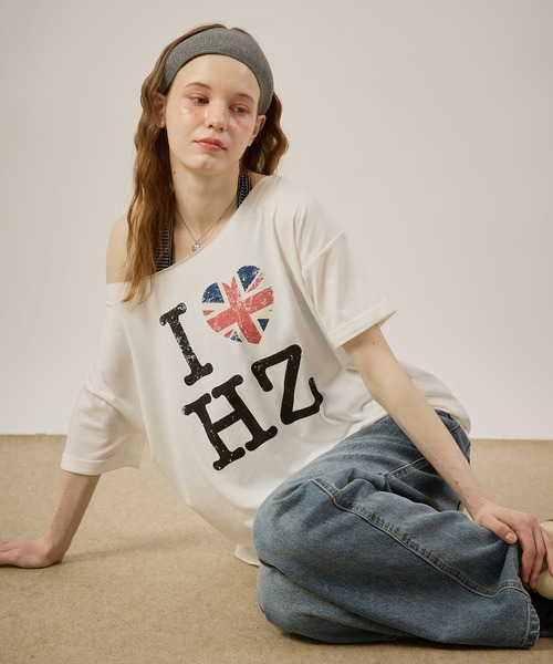 hazyl（ヘイジル）の「one shoulder logo T-shirt / ワンショルダーロゴTシャツ（Tシャツ/カットソー・レディース・グレー/オフホワイト・フリー）」の18枚目の写真