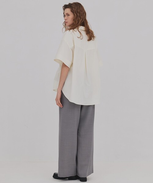 PUBLIC TOKYO(パブリックトウキョウ)の「【夏の新定番】フラップタックハーフスリーブシャツ/スタイルアップが叶う/ペプラム/お尻隠れる/(シャツ/ブラウス・レディース・ホワイト/カーキ・FREE)」の16枚目の写真