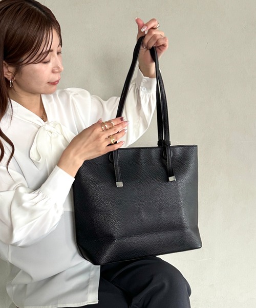 MYMOOD.(マイムード)の「【A4収納可】通勤にぴったり PUシンプルデザイントートバッグ(トートバッグ・レディース・アイボリー/ベージュ/ブラック・FREE)」の4枚目の写真