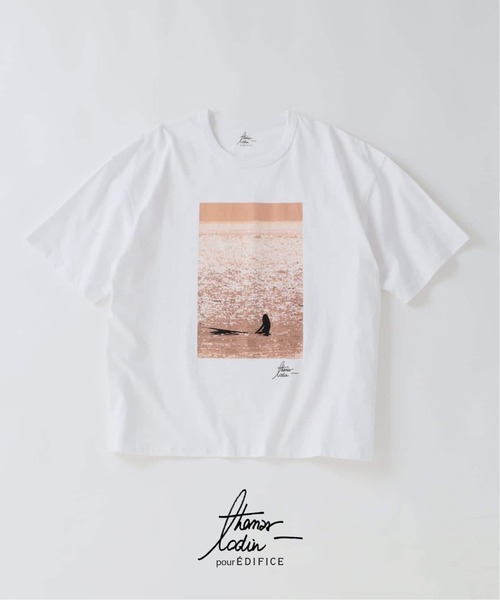 EDIFICE（エディフィス）の「THOMAS LODIN(トーマス ロディン) 別注 フォト プリント Tシャツ（Tシャツ/カットソー・メンズ・ブルー/ブラック/オレンジ/ベージュ/ブラック系その他・LARGE/MEDIUM）」の4枚目の写真