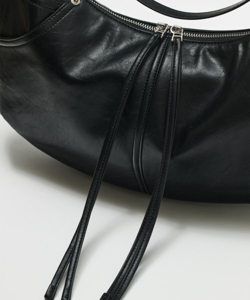 MAISON MINED(メゾンミネド)の「LEATHER SADDLEBAG BLACK(メッセンジャーバッグ・レディース・その他・FREE)」の7枚目の写真