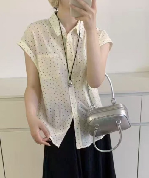 Maison Calme(メゾンカルム)の「【26年春夏新作】フレンチスリーブ胸ポケット付きドット柄オープンカラーシャツブラウス(シャツ/ブラウス・レディース・ブルー/ホワイト/ネイビー・F)」の19枚目の写真
