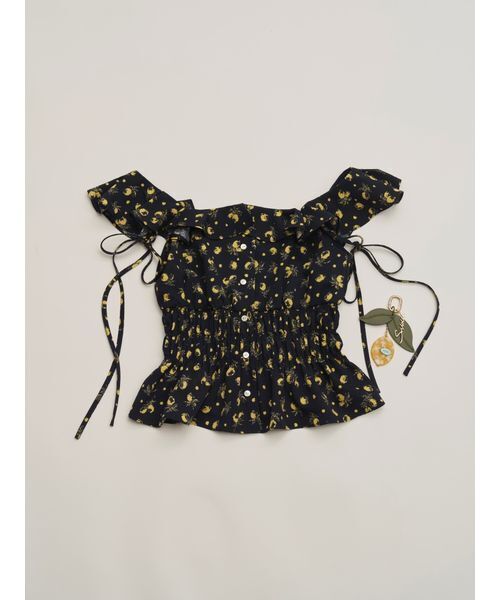 SNIDEL（スナイデル）の「Sustainableフルーツプリントシャーリングブラウス（シャツ/ブラウス・レディース・ダークネイビー/ピンク/アイボリー・F）」の6枚目の写真