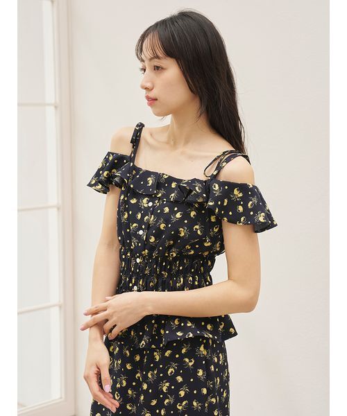 SNIDEL（スナイデル）の「Sustainableフルーツプリントシャーリングブラウス（シャツ/ブラウス・レディース・ダークネイビー/ピンク/アイボリー・F）」の12枚目の写真
