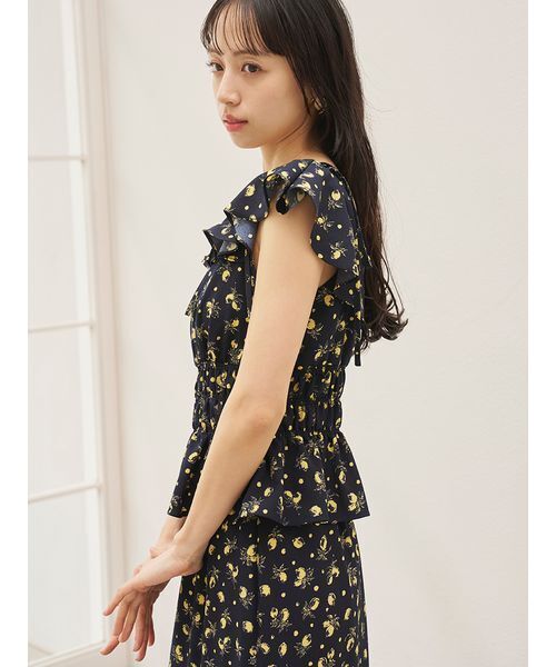 SNIDEL（スナイデル）の「Sustainableフルーツプリントシャーリングブラウス（シャツ/ブラウス・レディース・ダークネイビー/ピンク/アイボリー・F）」の14枚目の写真
