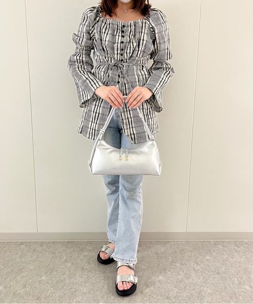 artemis by DIANA(アルテミスバイダイアナ)の「バックルモチーフ ダブルストラップスニーカーソールサンダル(サンダル・レディース・ホワイト/ダークブラウン/ブラック/シルバー・S/L/XL/M)」の18枚目の写真