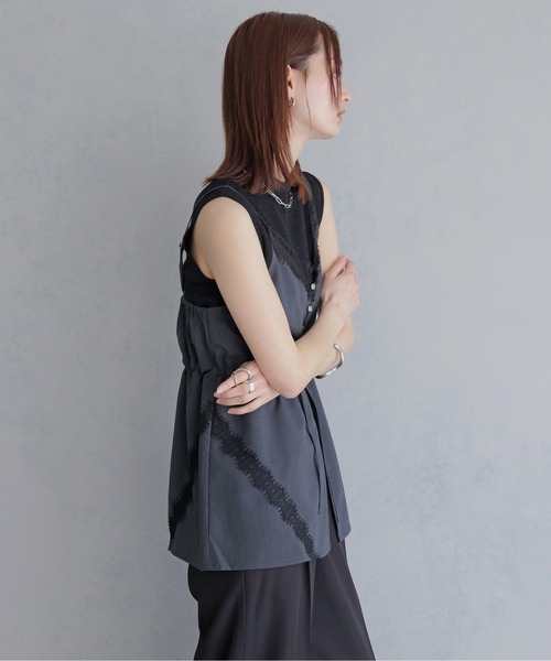 &g'aime（アンジェム）の「【&ｇ'aime 】レースチュニックビスチェ　Lace Tunic Bustier（ベスト・レディース・チャコールグレー/アイボリー/ブラック・FREE）」の11枚目の写真