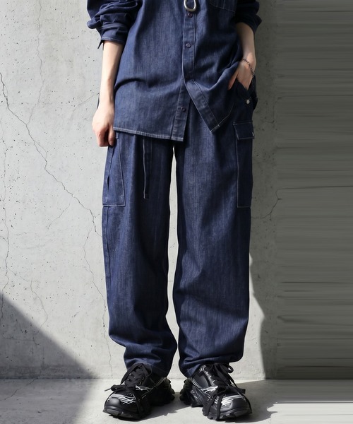antiqua(アンティカ)の「配色ステッチ デニム カーゴパンツ(デニムパンツ・レディース・ワンウォッシュ・MEDIUM/LARGE)」の1枚目の写真