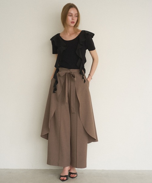 MIELI INVARIANT(ミエリインヴァリアント)の「Cape Ribbon Pintuck Pants(その他パンツ・レディース・ホワイト/モカ/ブラック・SMALL/MEDIUM)」の3枚目の写真