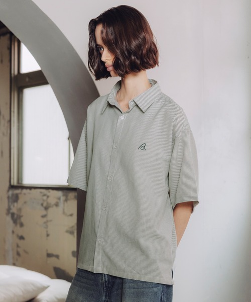ROCHEM（ローシェン）の「ワンポイントロゴ刺繍短丈ストライプシャツ（シャツ/ブラウス・メンズ・ベージュ/ブルー/グリーン・XS/S/M/L）」の17枚目の写真