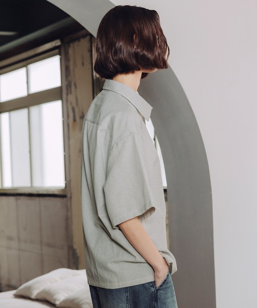 ROCHEM（ローシェン）の「ワンポイントロゴ刺繍短丈ストライプシャツ（シャツ/ブラウス・メンズ・ベージュ/ブルー/グリーン・XS/S/M/L）」の22枚目の写真