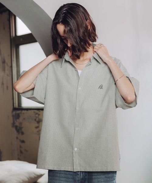 ROCHEM（ローシェン）の「ワンポイントロゴ刺繍短丈ストライプシャツ（シャツ/ブラウス・メンズ・ベージュ/ブルー/グリーン・XS/S/M/L）」の19枚目の写真