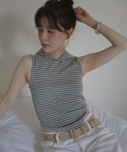 Mili affinity(ミリアフィニティー)の「フード付きボーダータンクトップ(タンクトップ・レディース・グレー/ボルドー/チャコール/アイボリー・FREE)」の1枚目の写真