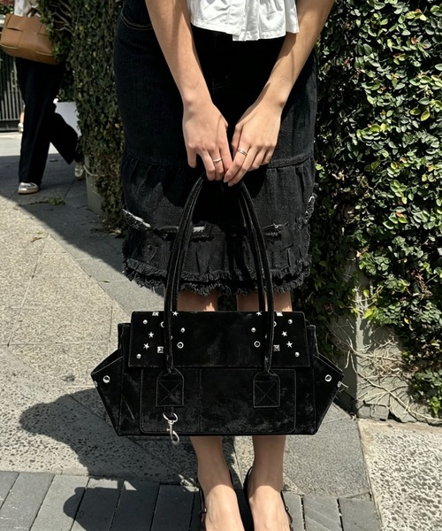 LA VORAGINE（ラ ヴォラジネ）の「スタッズ付き スエード調トートバッグ（トートバッグ・レディース・シルバー/アイボリー/ブラック・FREE）」の6枚目の写真